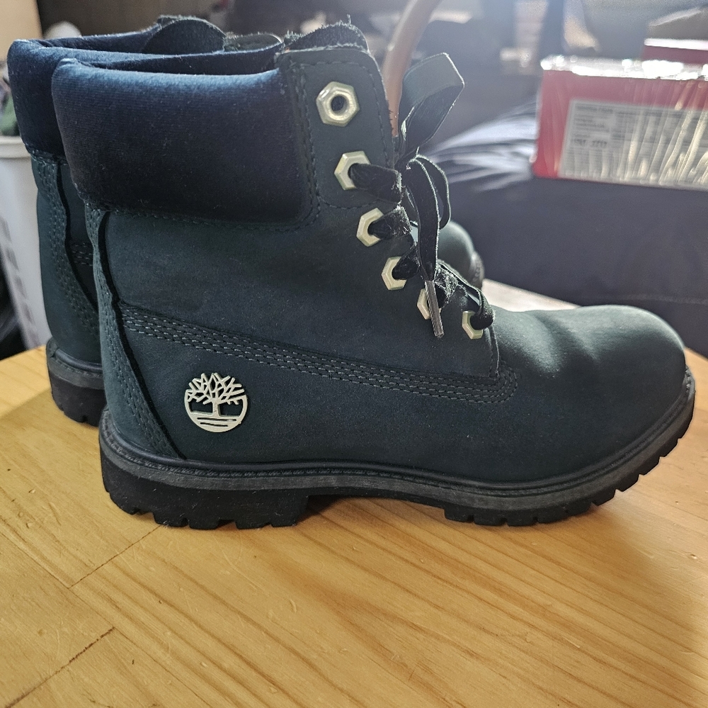 TIMBERLAND Emrald green velvet  WOMEN'S SIZE 7